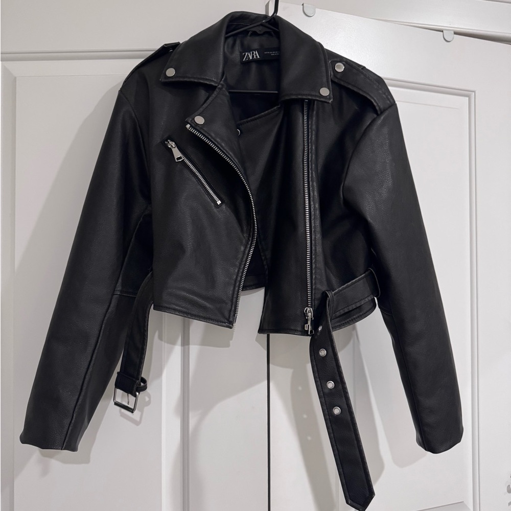 Zara Women's Sleek Black Leather Biker Jacket
